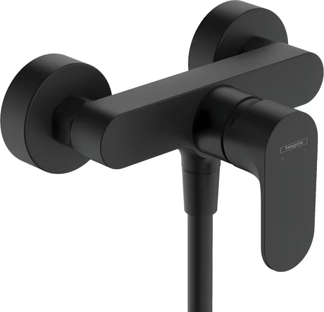 Páková sprchová baterie Hansgrohe Rebris S pro instalaci na omítku v matně černém provedení.