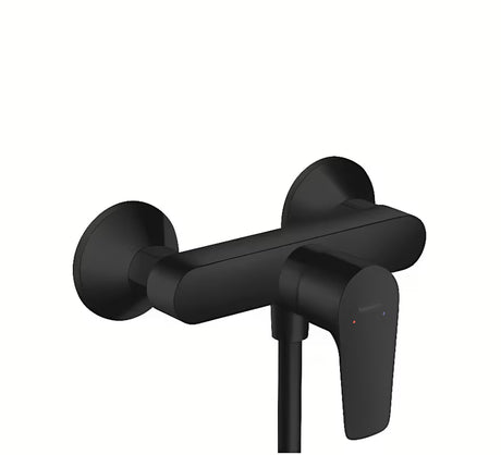 Nástěnná páková sprchová baterie hansgrohe Talis E v matné černé barvě s moderním hranatým designem