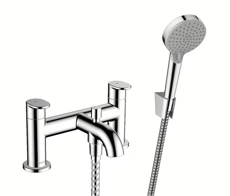 Chromová vanová baterie na okraj vany Hansgrohe Vernis Blend se sprchovým setem a ruční sprchou.