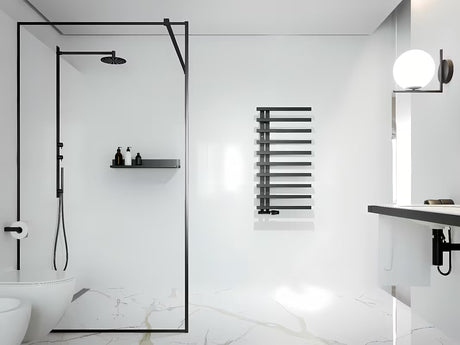 Kombinovaný koupelnový radiátor Hopa Darvel 123x50 cm v černé matné barvě s hřebenovým designem.