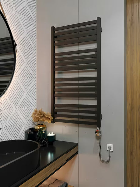 Chromová topná tyč House Level Meg s výkonem 600 W pro regulaci teploty radiátoru