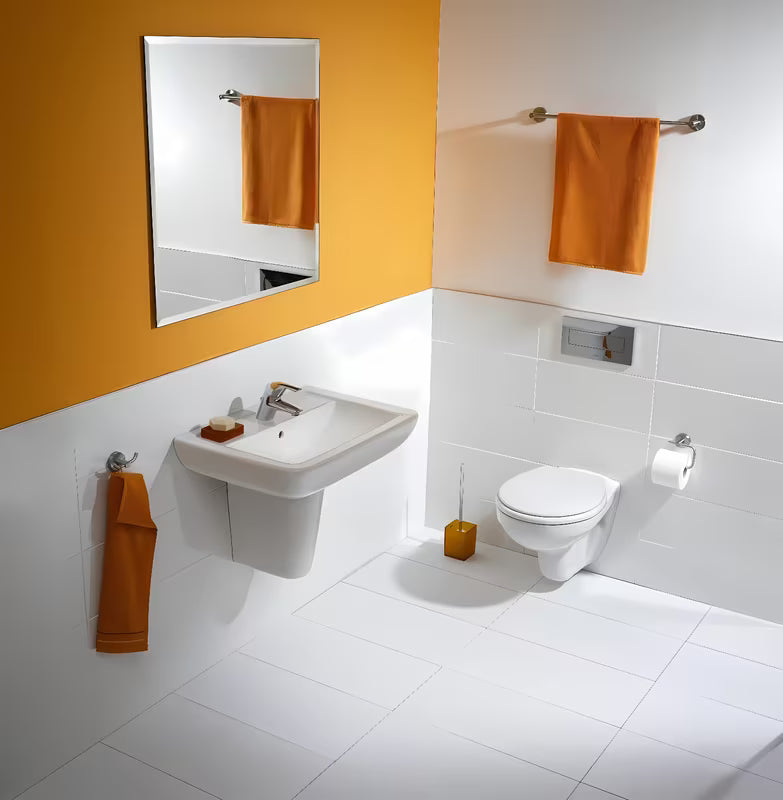 Bílé závěsné keramické umyvadlo Ideal Standard Eurovit 60x46 cm s otvorem pro baterii uprostřed.