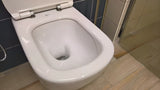Bílé závěsné WC Ideal Standard Tesi s technologií AquaBlade a sedátkem se SoftClose