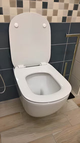 Bílé závěsné WC Ideal Standard Tesi s technologií AquaBlade a sedátkem se SoftClose