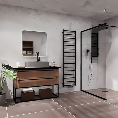 Kombinovaný radiátor Isan Fresh 150x40 cm v provedení černý samet se středovým připojením.