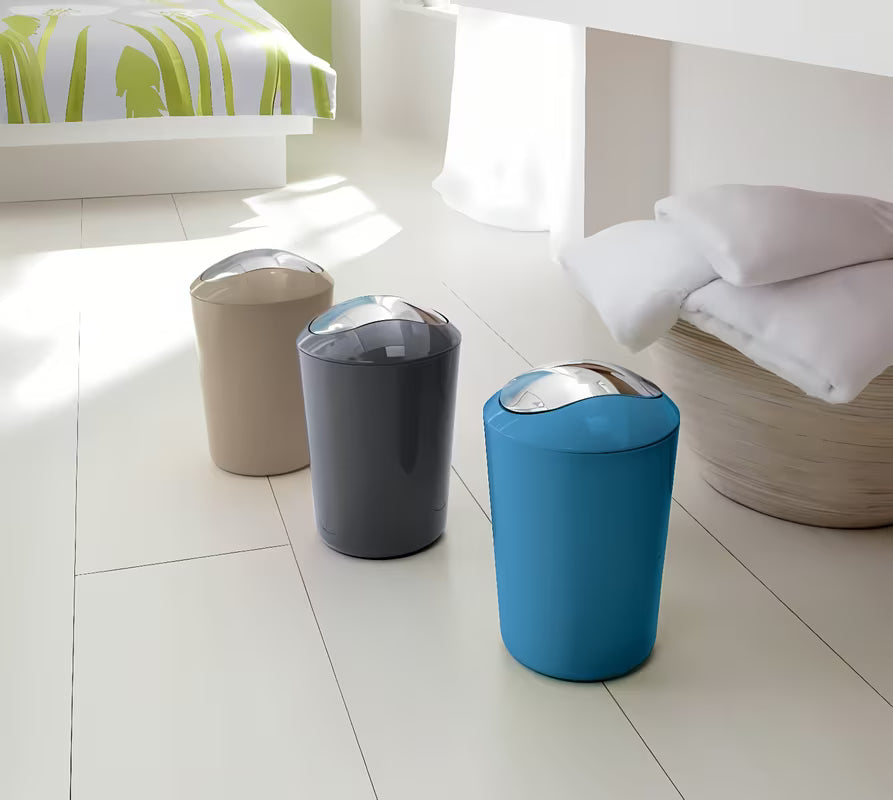 Světle béžový odpadkový koš Kleine Wolke Glossy s výklopným víkem a objemem 5 l