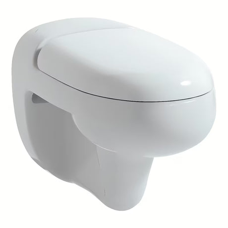 Bílé dětské závěsné WC Laufen Florakids z kvalitní sanitární keramiky s hlubokým splachováním.