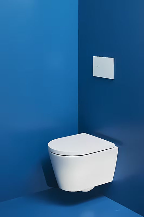 Bílé WC sedátko Laufen Kartell z duroplastu s tichým dovíráním SoftClose a odnímatelným provedením.