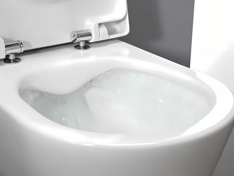 Bílé závěsné WC Laufen Pro S s bezokrajovým provedením bez splachovacího okruhu a hranatým designem.