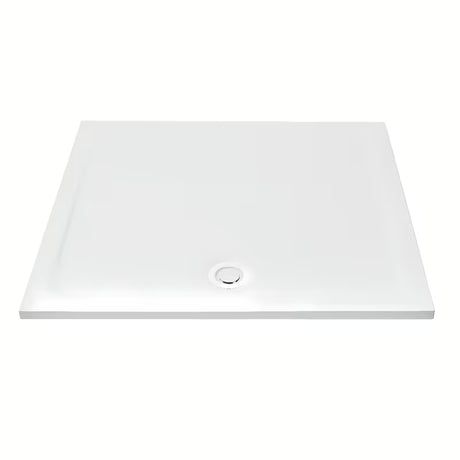 Bílý designový sifon k sprchové vaničce s krytkou, který nevyčnívá nad povrch vaničky.