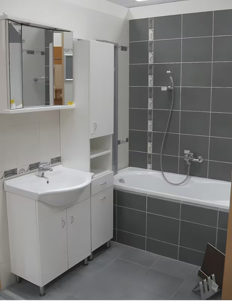 Bílá koupelnová skříňka Multi Pro s keramickým umyvadlem o šířce 61 cm