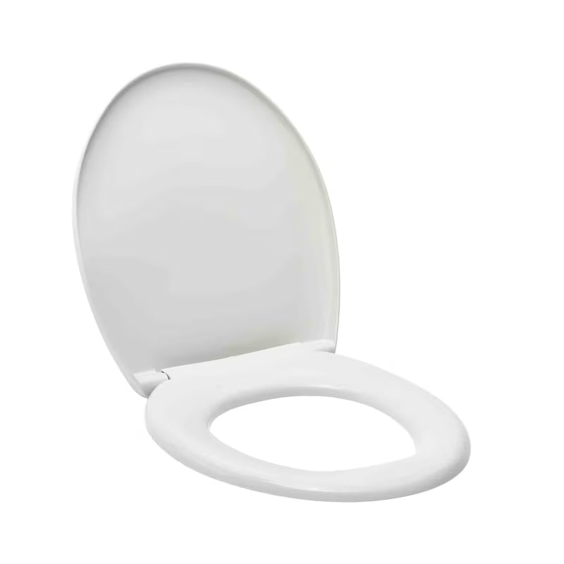 Bílé WC sedátko Multi Universal z termoplastu s plastovými panty a skrytým uchycením.