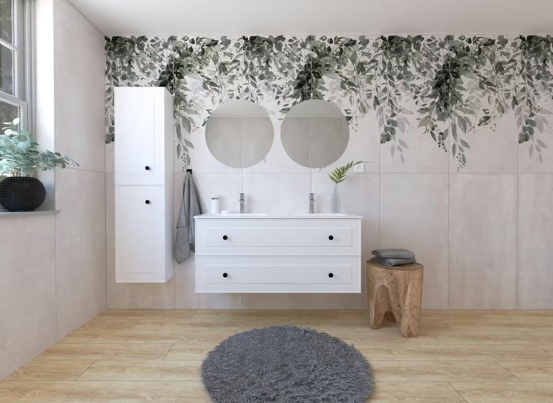 Bílá koupelnová sestava Naturel Forli s dvojumyvadlem, skříňkami, dvěma LED zrcadly a chromovými bateriemi.