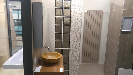 Zrcadlová skříňka Naturel 120x72 cm v šedostříbrné barvě se třemi zrcadlovými dvířky