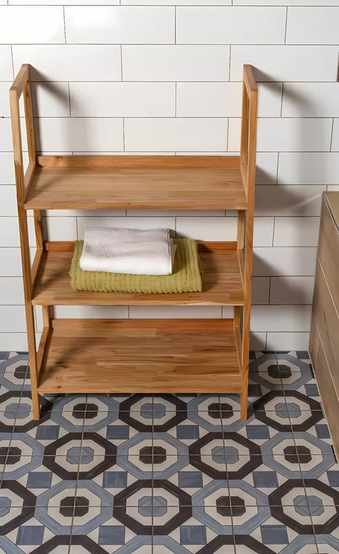 Stojící regál Naturel Home v dekoru ořech s matným olejovaným povrchem z masivního dřeva.