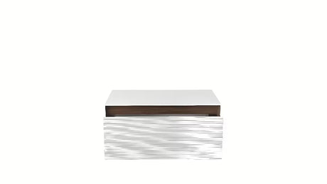 Závěsná koupelnová skříňka Naturel Monza v dekoru ořech s bílým žebrováním a krycí deskou SolidSurface.