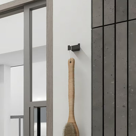 Černý matný dvojháček Nimco Kibo jako minimalistický koupelnový doplněk.