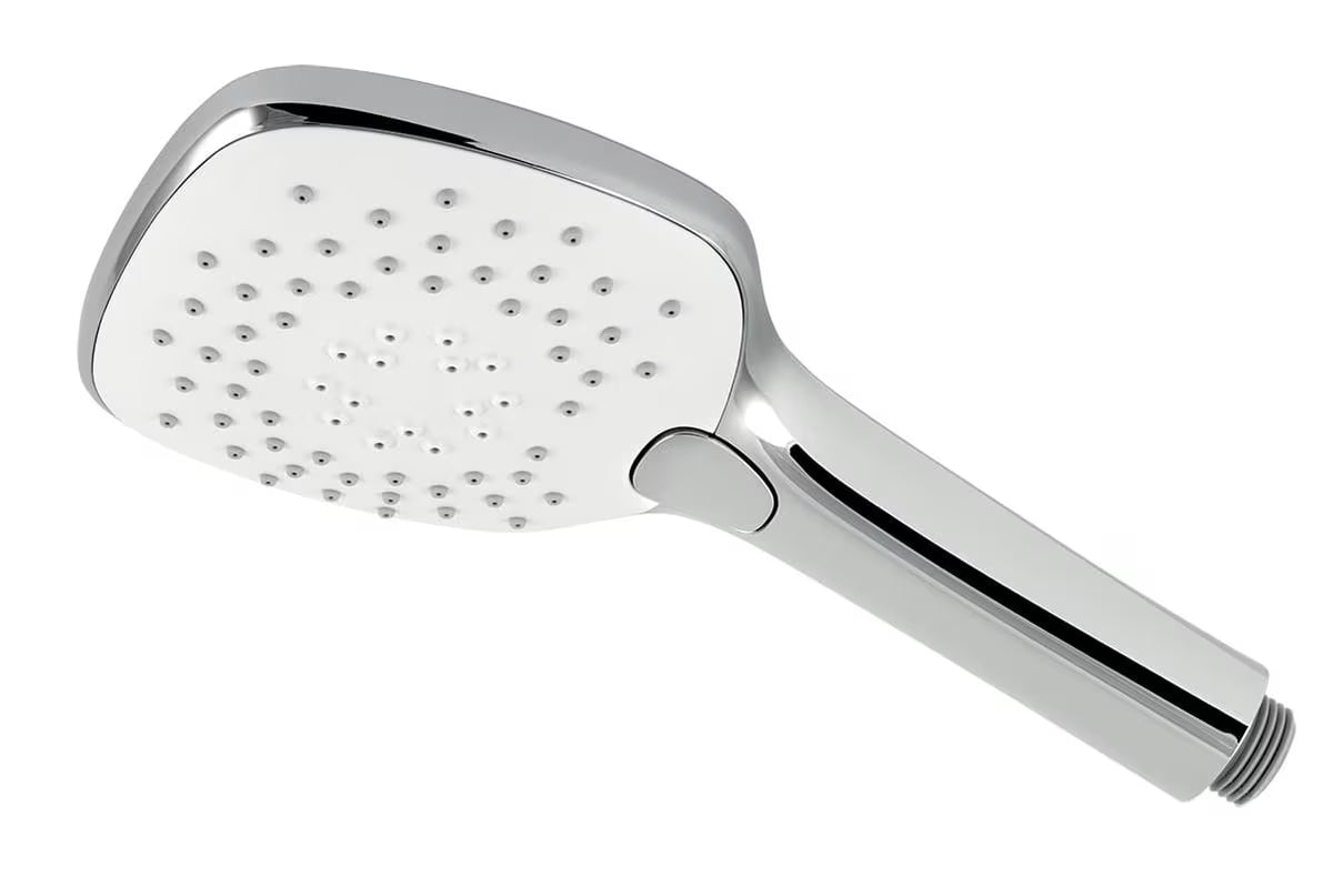 Chromová ruční sprcha Novaservis s hranatým tvarem, třemi proudy vody a Easy Clean tryskami.