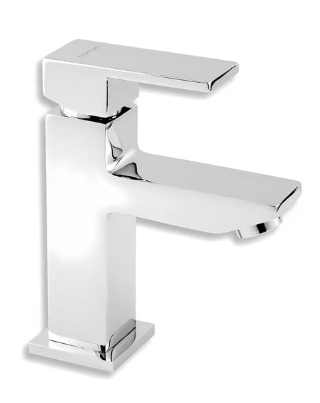 Chromová umyvadlová baterie Novaservis Titania Cube s moderním hranatým designem bez výpusti.