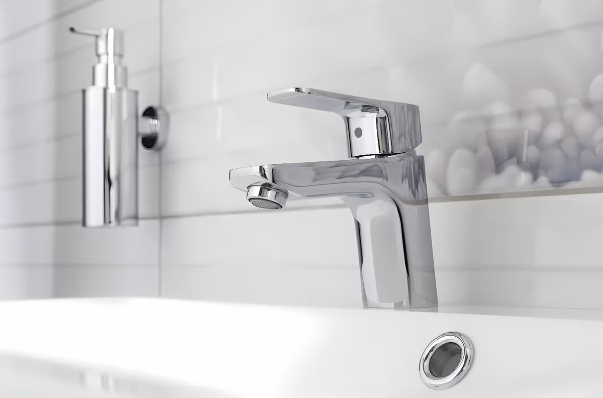 Chromová umyvadlová baterie Optima Cube Way bez výpusti s keramickou kartuší a flexibilním perlátorem.