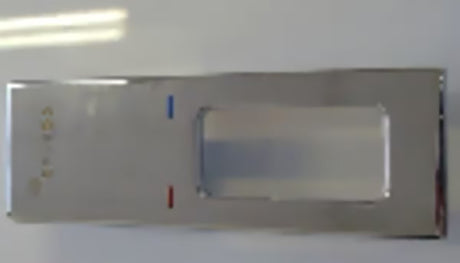 Chromovaná páka Optima Levanta s moderním hranatým designem pro ovládání průtoku a teploty vody.