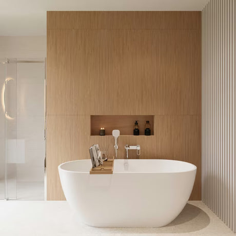 Hnědá bambusová vanová polička Optima s nastavitelnou délkou a místem na knihu, sklenku i drobnosti.