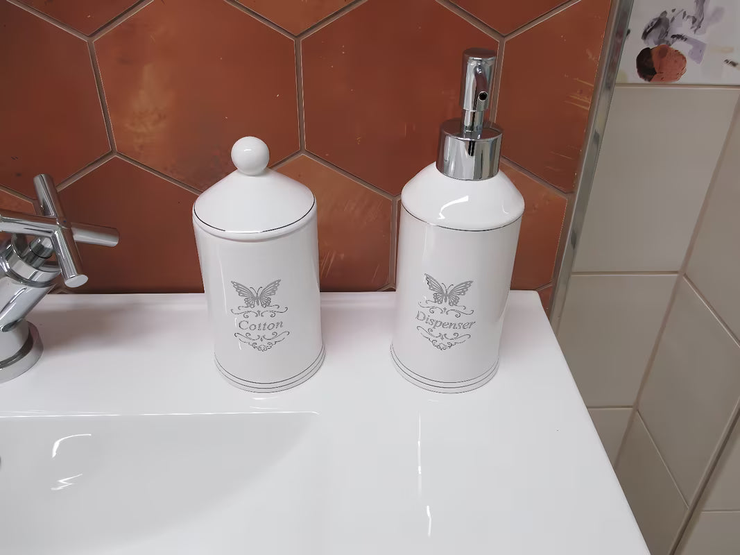 Bílý keramický box s víčkem Optima Provence jako volně stojící doplněk do koupelny