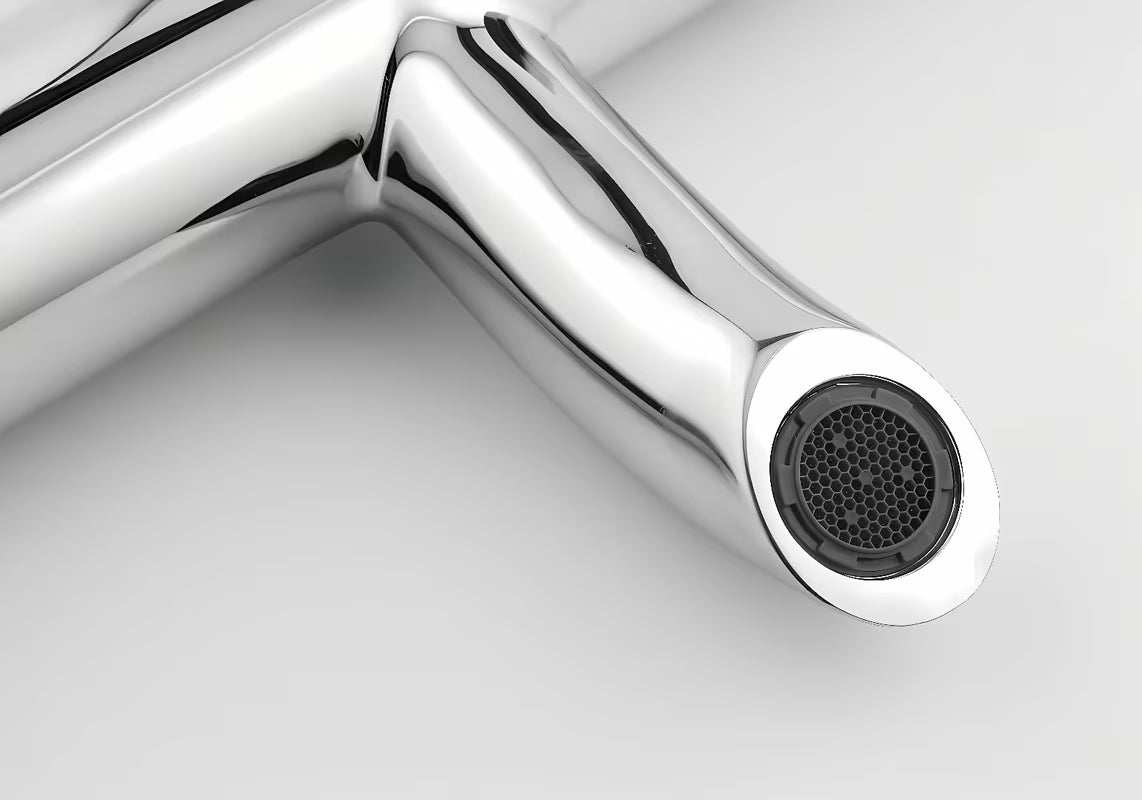 Termostatická nástěnná vanová baterie Optima Chrome v chromovém provedení bez sprchového setu.