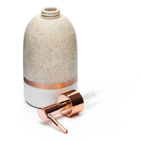 Volně stojící dávkovač tekutého mýdla Optima Tera v dekoru light-limestone s pumpičkou rosé gold.