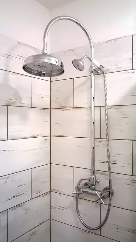 Chromový sprchový systém Paffoni Ricordi v retro designu s hlavovou sprchou 21,5 cm a ruční sprchou