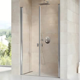 Sprchové dveře Ravak Chrome 120 cm v lesklém chromu s čirým bezpečnostním sklem a otočným otevíráním.