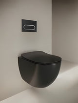 Závěsná WC mísa Ravak Chrome v černém matu s bezokrajovým splachováním RimOff a skrytým uchycením EasyFix.