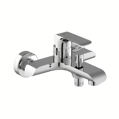Nástěnná páková vanová baterie Ravak Flat v lesklém chromovém provedení bez sprchového setu.