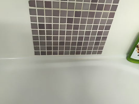 Montážní sada Ravak 10° v bílé barvě pro instalaci a utěsnění sprchové vaničky do rohu