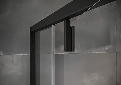 Ravak Nexty sprchové dveře 120 cm v černém provedení s čirým sklem a pivotovým otevíráním.