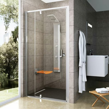 Sprchové dveře Ravak Pivot 120 cm v lesklém chromu s čirým sklem a pivotovým otevíráním