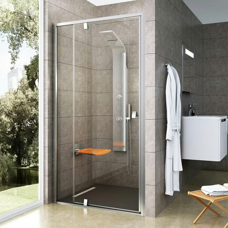 Sprchové dveře Ravak Pivot 120 cm v matném chromu s čirým sklem a pivotovým otevíráním