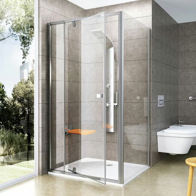 Sprchové dveře Ravak Pivot 120 cm v matném chromu s čirým sklem a pivotovým otevíráním