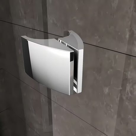 Čtvrtkruhový sprchový kout Ravak Pivot 90x90 cm v matném chromu s čirým sklem a pivotovým otevíráním.