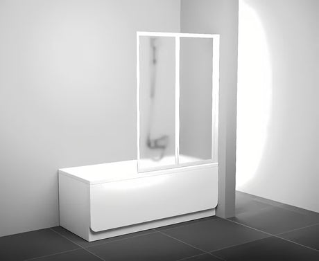 Bílá skládací vanová zástěna Ravak Supernova s neprůhlednou plastovou výplní Rain, výška 140 cm.