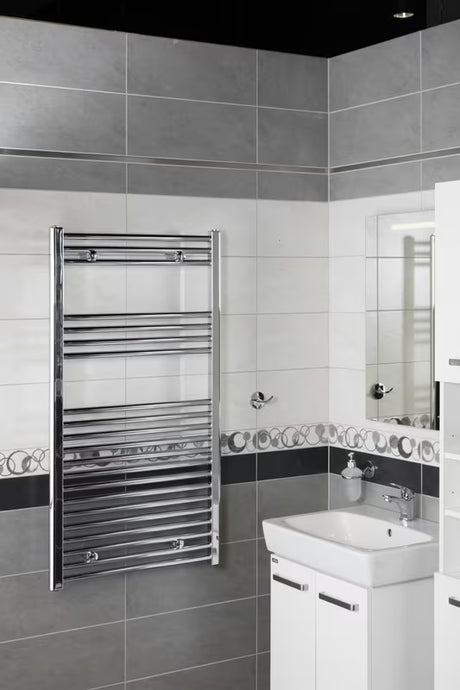 Kombinovaný koupelnový radiátor S-Line 600 x 1118 mm v chromovém provedení s rovným profilem.