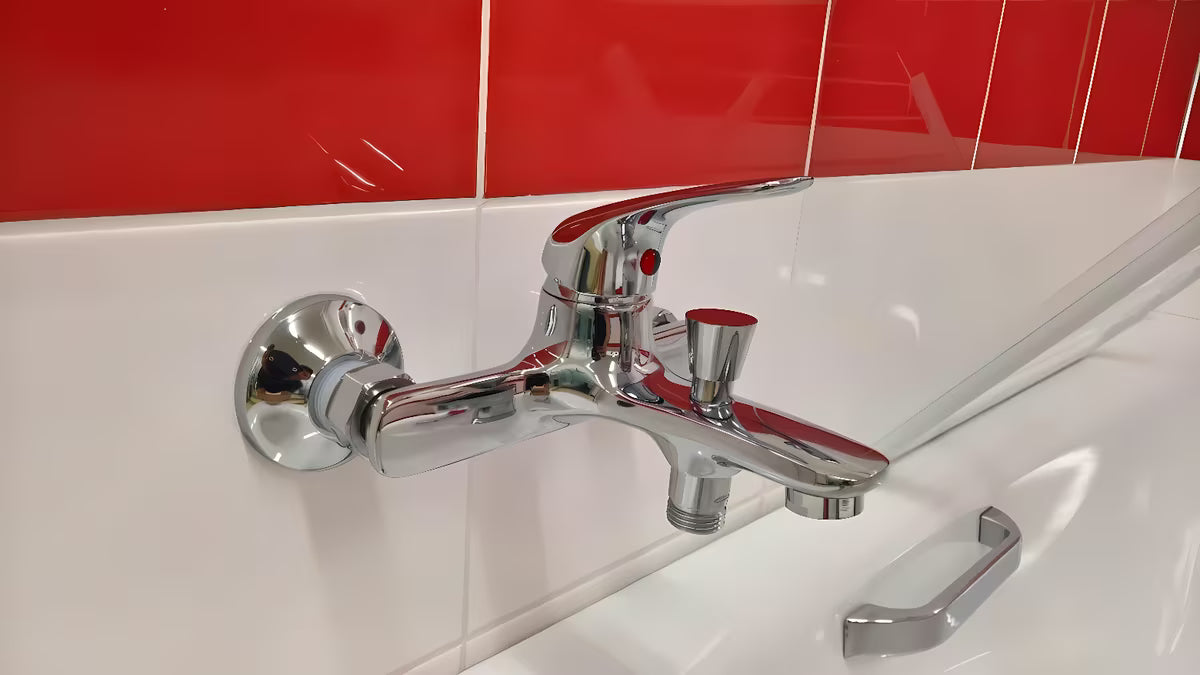 Páková nástěnná vanová baterie S-Line S-line Pro v chromovém provedení se zaobleným designem