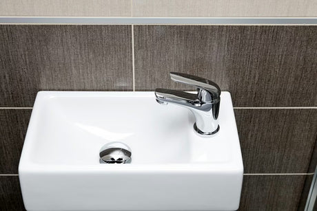 Chromová páková stojánková umyvadlová baterie S-Line Pro bez výpusti v zaobleném designu.
