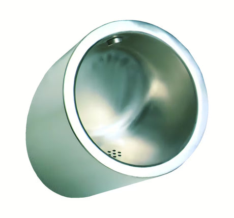 Nerezový antivandalový závěsný pisoár Sanela Supersteel s integrovanou sprchovou hlavicí a matným povrchem.