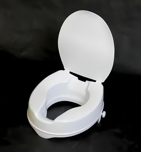 Bílé zvýšené WC sedátko Ridder z polypropylenu pro pohodlnější sedání a vstávání