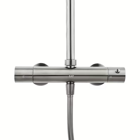 Sprchový systém SAT Aurum s termostatickou baterií v provedení broušený gun metal s hlavovou a ruční sprchou.