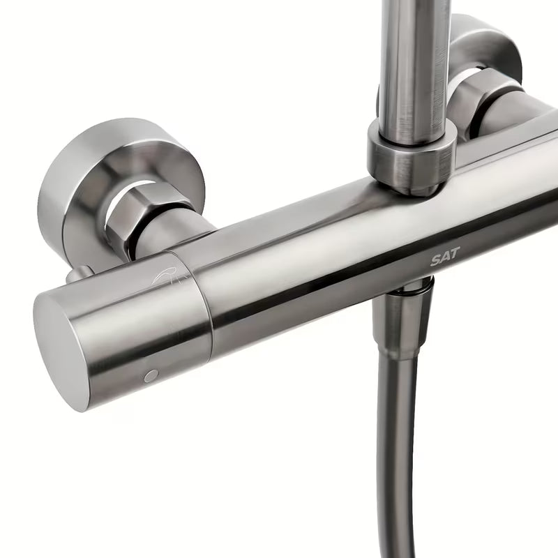 Sprchový systém SAT Aurum s termostatickou baterií v provedení broušený gun metal s hlavovou a ruční sprchou.