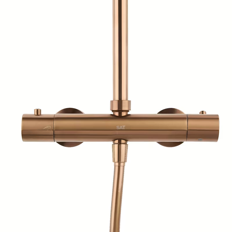 Sprchový systém SAT Aurum s termostatickou baterií v provedení rose gold brushed s hlavovou a ruční sprchou.