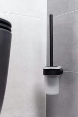 Nástěnná WC štětka SAT B-Way R v matné černé barvě s oblým minimalistickým designem.