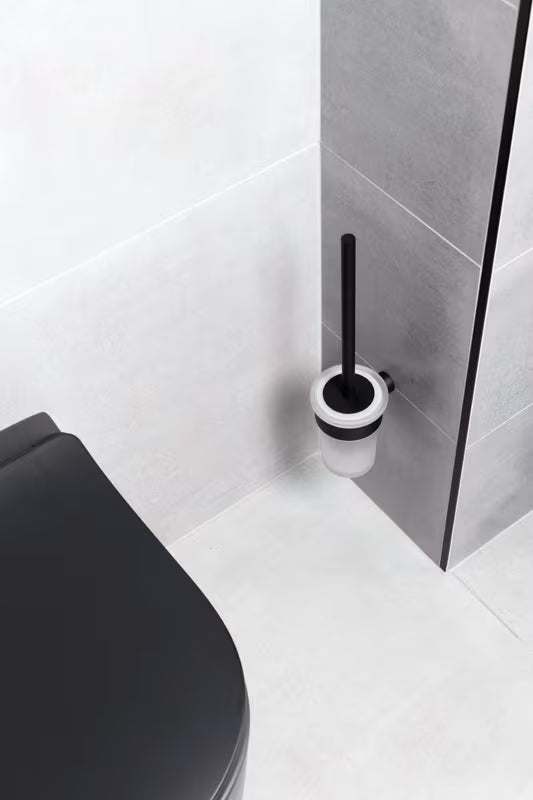 Nástěnná WC štětka SAT B-Way R v matné černé barvě s oblým minimalistickým designem.